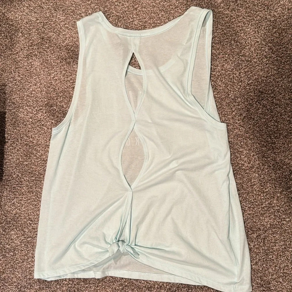 New Victoria Sport Victoria's Secret Keyhole-back tank top - Picture 8 of 8